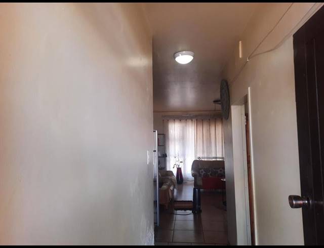 2 BEDROOM APARTMENT FOR SALE IN VANDERBIJLPARK CW 6